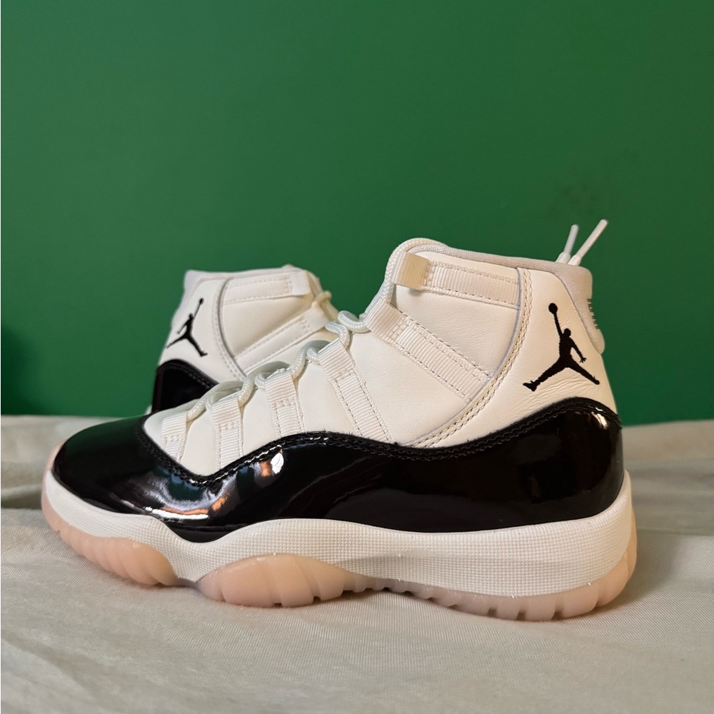 Jordan 11 Neapolitan size 5.5